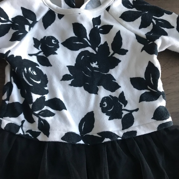 Size 6 mos b&w floral sweatshirt with netting - Picture 2 of 2